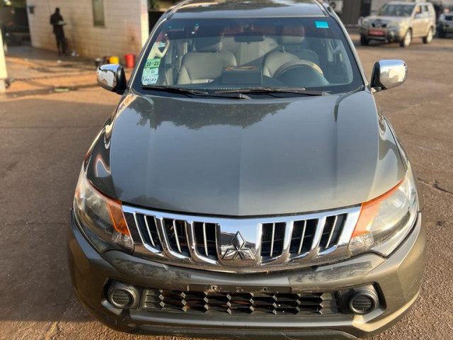 Mitsubishi L200, Voitures, Conakry