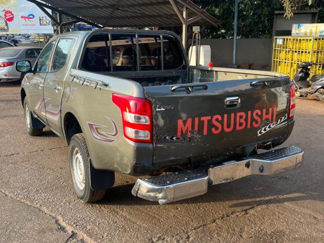 Mitsubishi L200, Voitures, Conakry