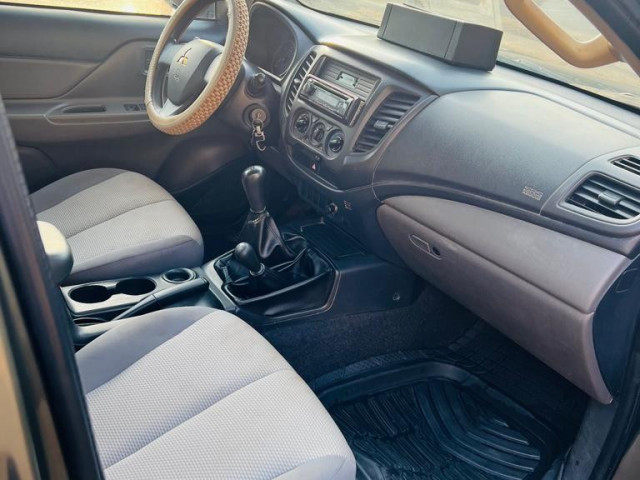 Mitsubishi L200, Voitures, Conakry