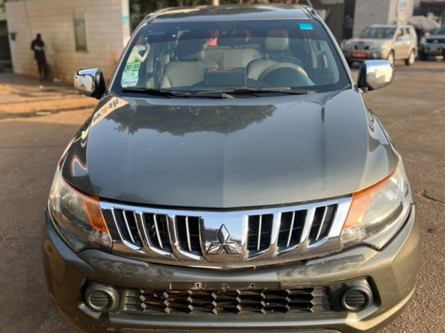 Mitsubishi L200, Voitures, Conakry