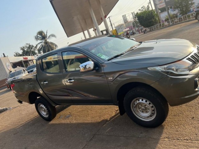 Mitsubishi L200, Voitures, Conakry