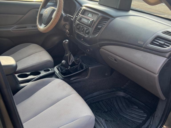 Mitsubishi L200, Voitures, Conakry