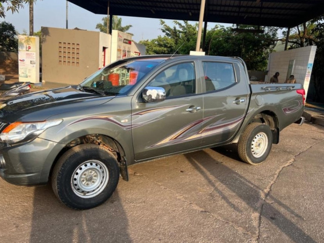 Mitsubishi L200, Voitures, Conakry