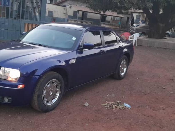Chrysler 300, Voitures, Conakry