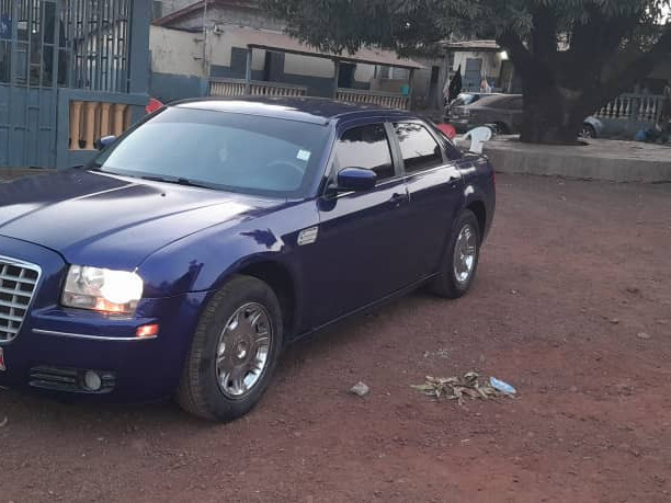 Chrysler 300, Voitures, Conakry