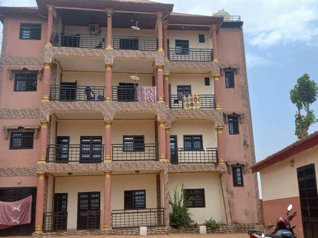 Bâtiment à Gomboyah, Maisons, Coyah