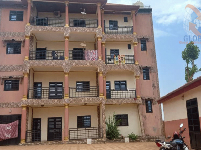 Bâtiment à Gomboyah, Maisons, Coyah