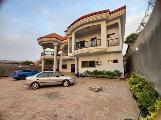 Bâtiment à Kipé, Maisons, Conakry