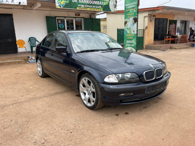 BMW Série 3, Voitures, Conakry