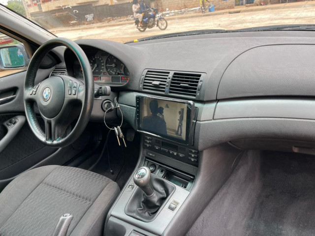 BMW Série 3, Voitures, Conakry