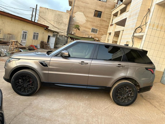 Land Rover Range Rover, Voitures, Conakry