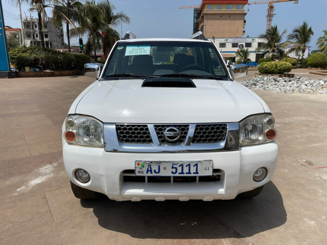 Nissan Navara, Voitures, Conakry