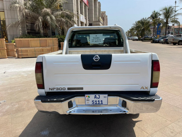 Nissan Navara, Voitures, Conakry