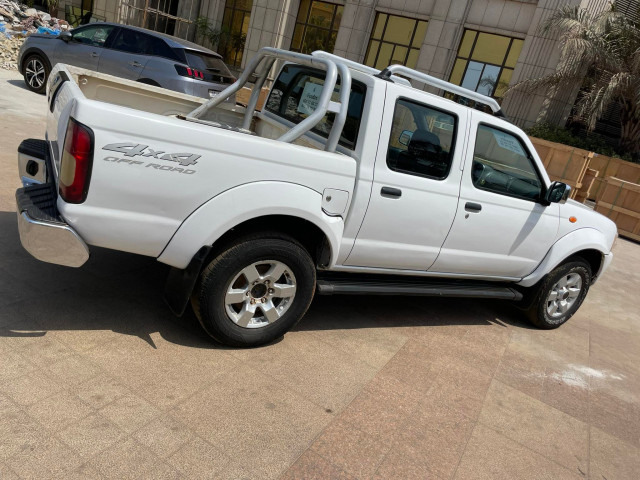 Nissan Navara, Voitures, Conakry