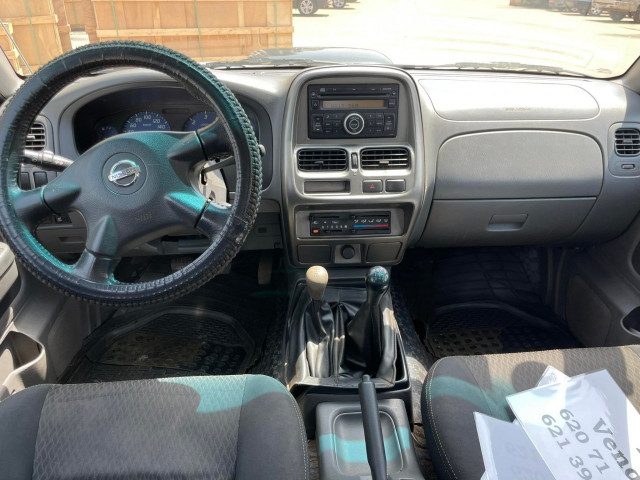 Nissan Navara, Voitures, Conakry