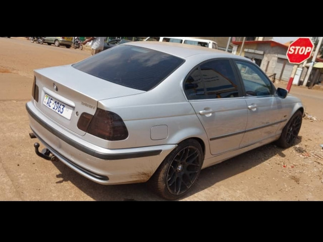 BMW Série 3, Voitures, Conakry