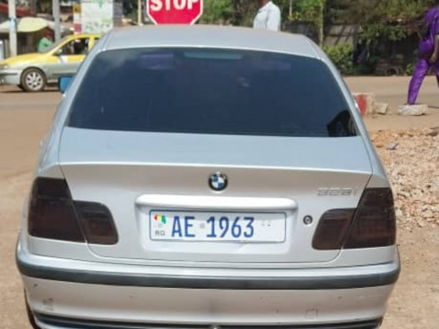 BMW Série 3, Voitures, Conakry