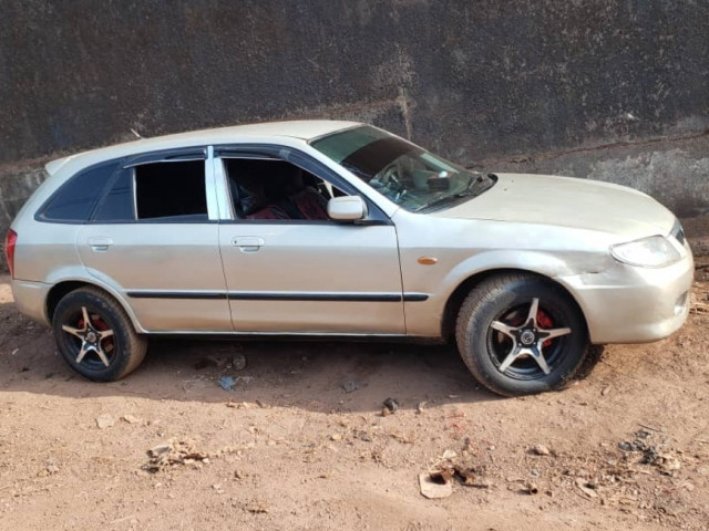 Madza 323, Voitures, Conakry