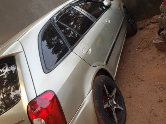 Madza 323, Voitures, Conakry
