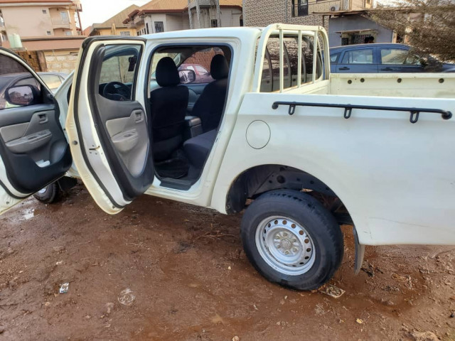 Mitsubishi L200, Voitures, Conakry
