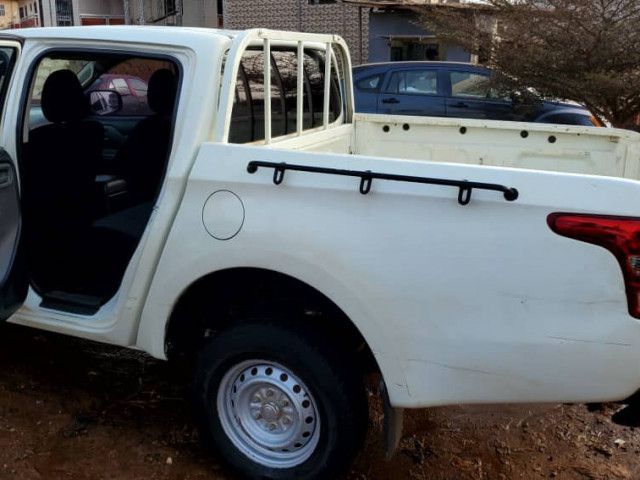 Mitsubishi L200, Voitures, Conakry