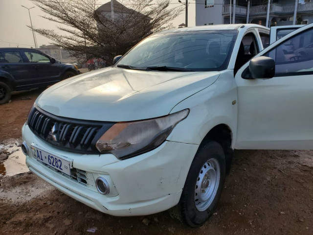 Mitsubishi L200, Voitures, Conakry