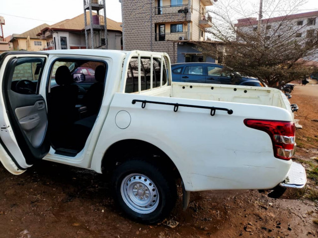 Mitsubishi L200, Voitures, Conakry