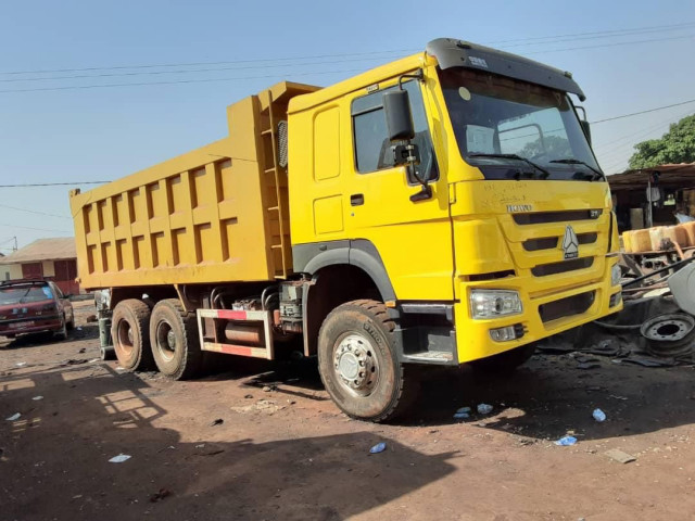Sinotruk Howo 371, Camions - Autobus, Conakry