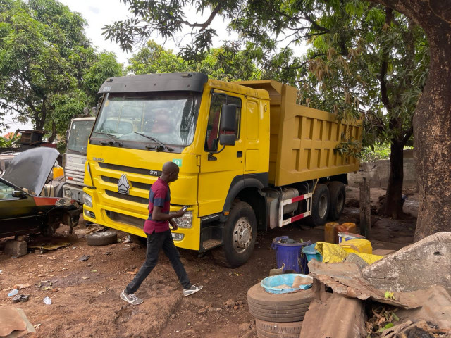 Sinotruk Howo 371, Camions - Autobus, Conakry