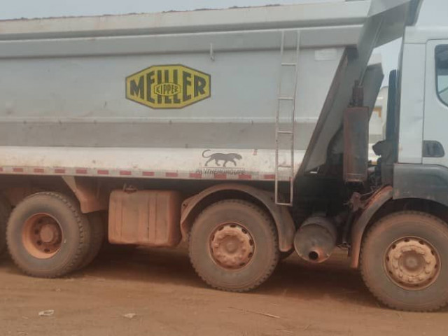 Camion Renault Kerax 440 DXi, Camions - Autobus, Conakry