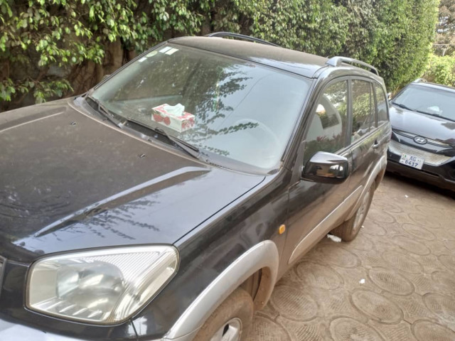 Toyota RAV4, Voitures, Conakry