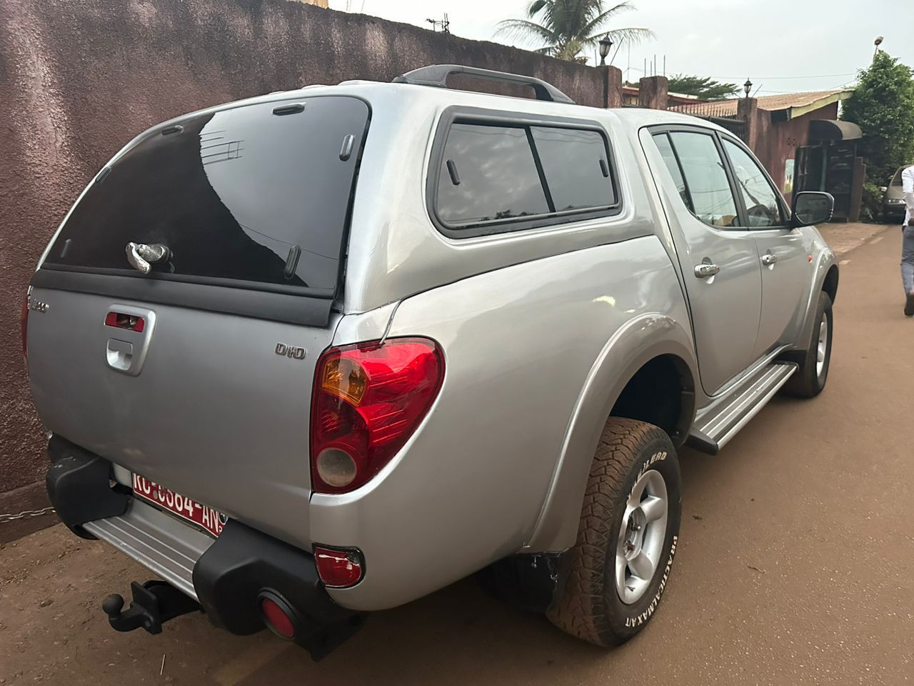 Mitsubishi  L200, Voitures, Conakry