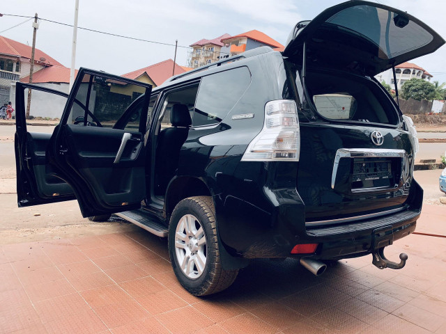 Toyota Land Cruiser Prado, Voitures, Conakry