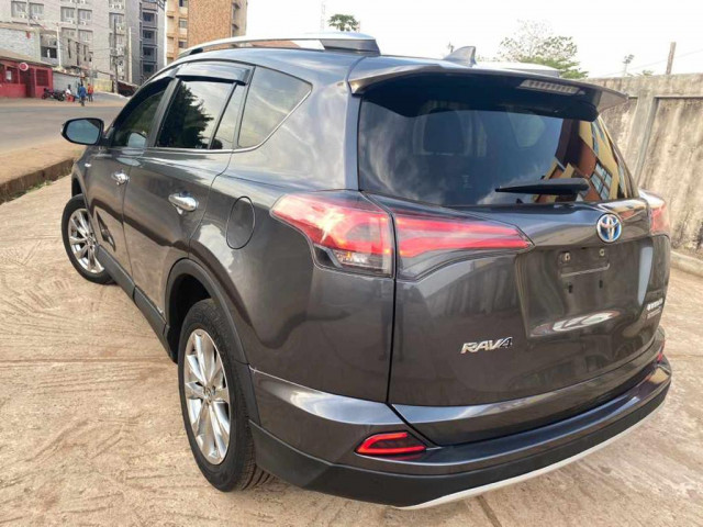 Toyota RAV4, Voitures, Conakry