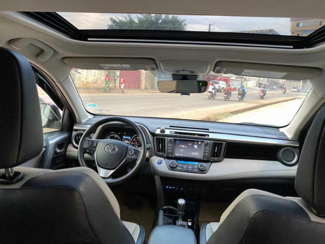 Toyota RAV4, Voitures, Conakry