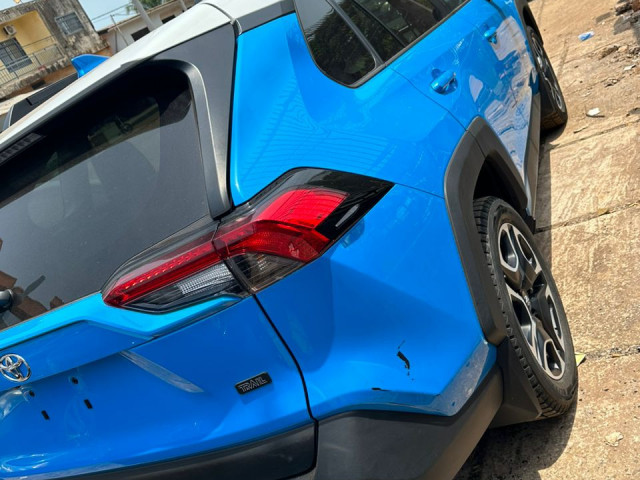 Toyota RAV4, Voitures, Conakry