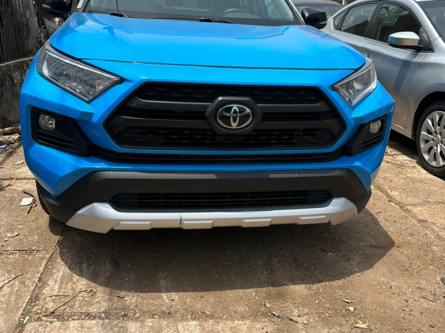 Toyota RAV4, Voitures, Conakry
