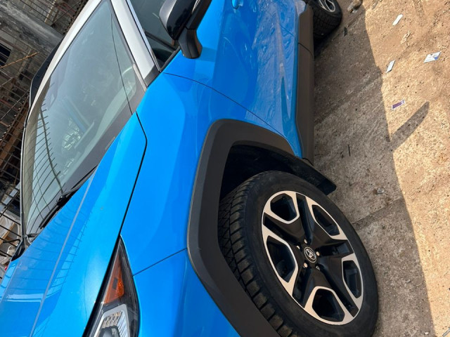 Toyota RAV4, Voitures, Conakry