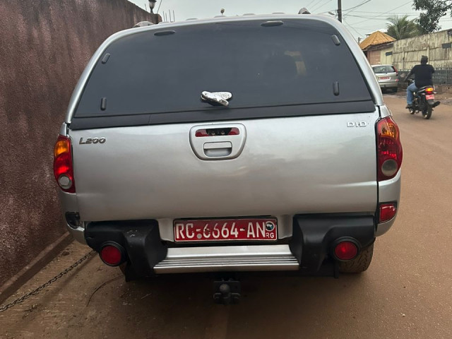 Mitsubishi L200, Voitures, Conakry