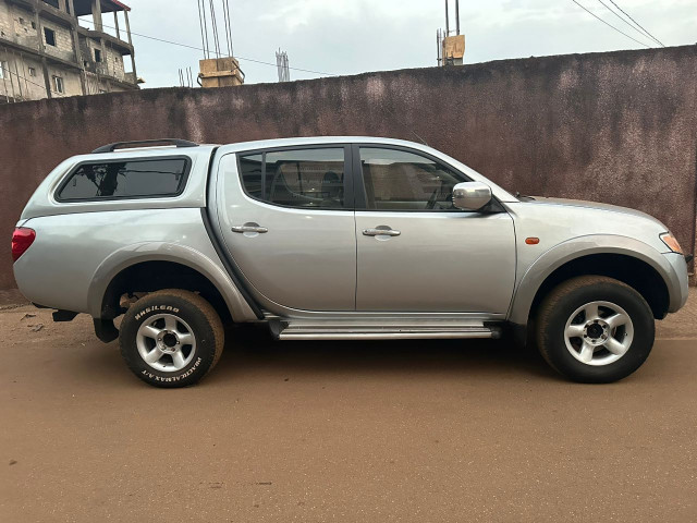 Mitsubishi L200, Voitures, Conakry