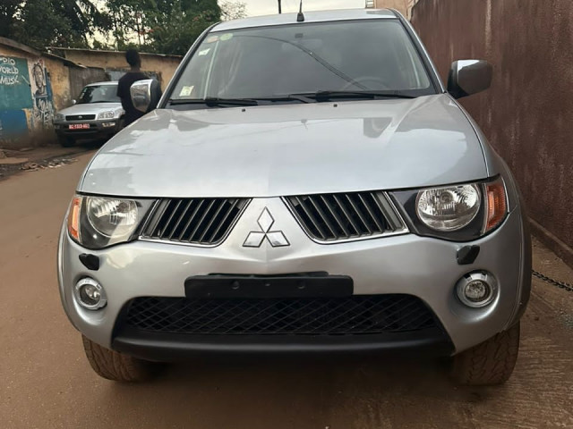 Mitsubishi L200, Voitures, Conakry