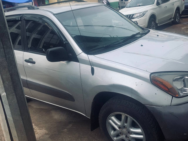 Toyota RAV4, Voitures, Conakry