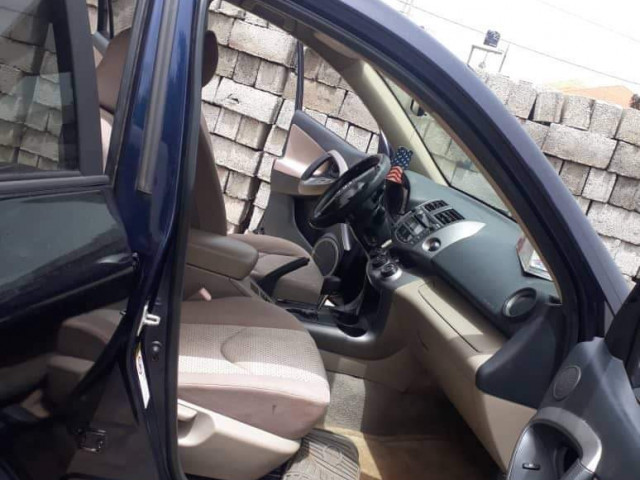 Toyota RAV4, Voitures, Conakry