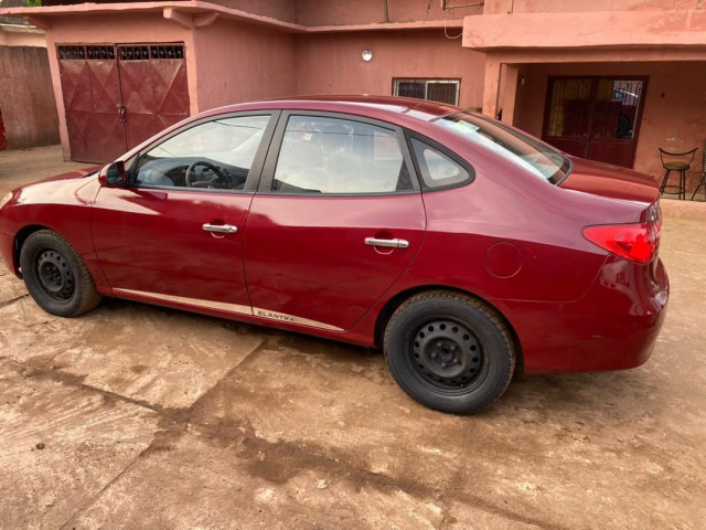 Hyundai Elantra, Voitures, Conakry