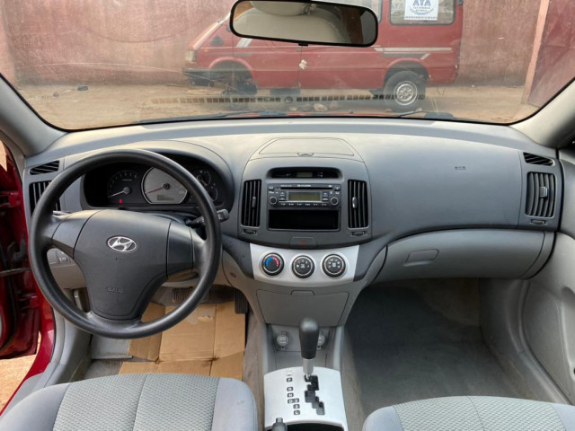 Hyundai Elantra, Voitures, Conakry