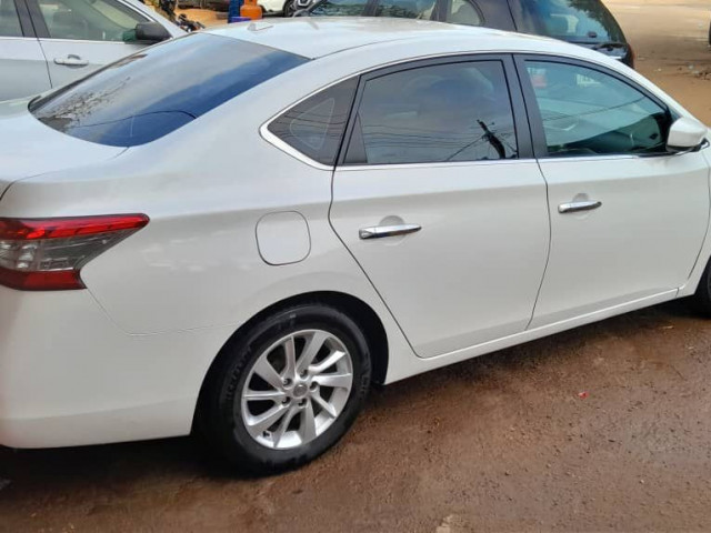 Nissan Sentra, Voitures, Conakry