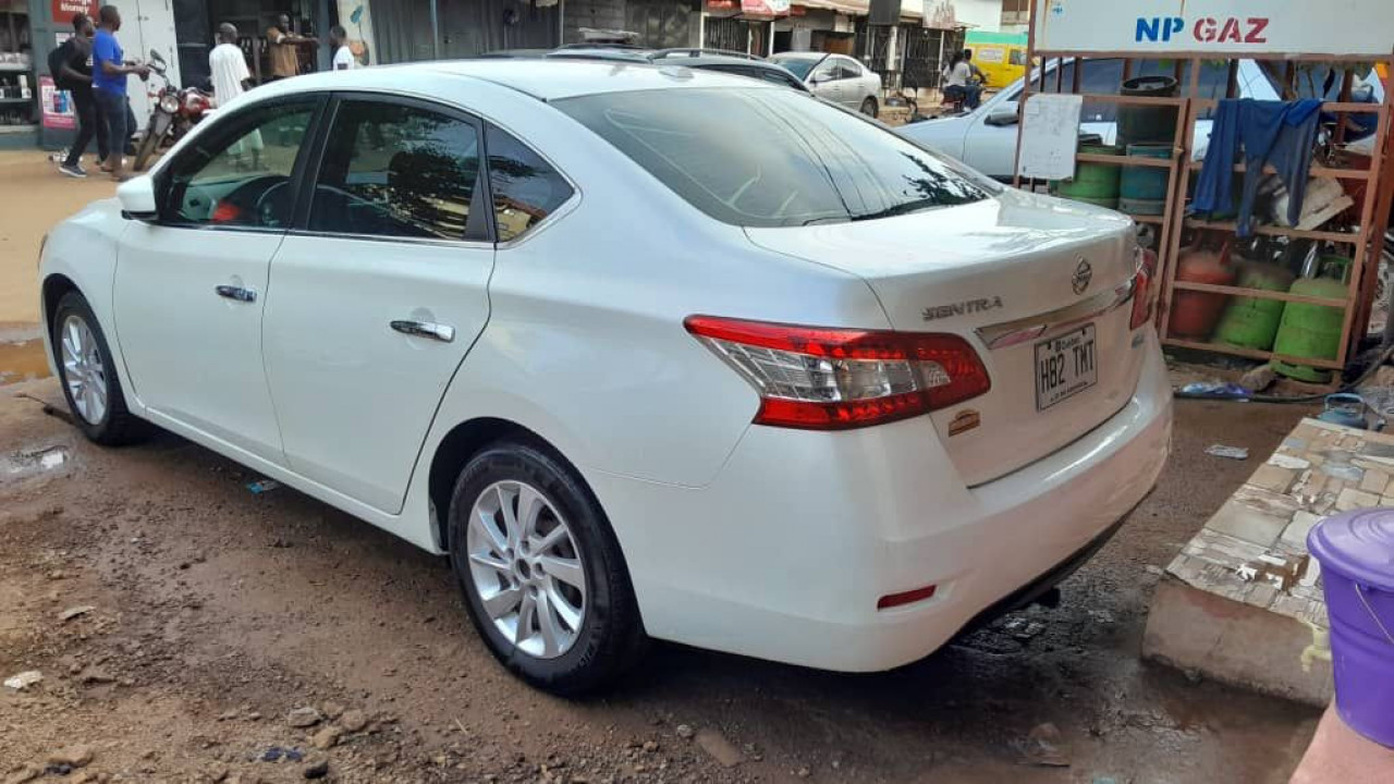 Nissan Sentra, Voitures, Conakry