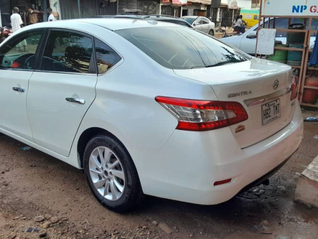 Nissan Sentra, Voitures, Conakry