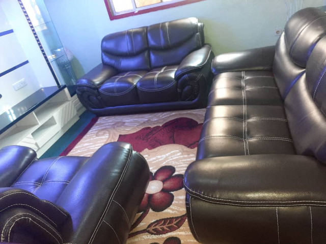 Différents Fauteuils, Lits - Fauteuils, Conakry