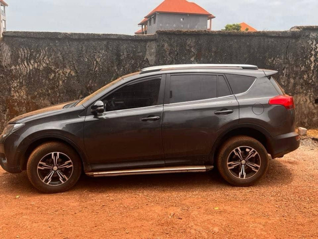 Toyota RAV4, Voitures, Conakry